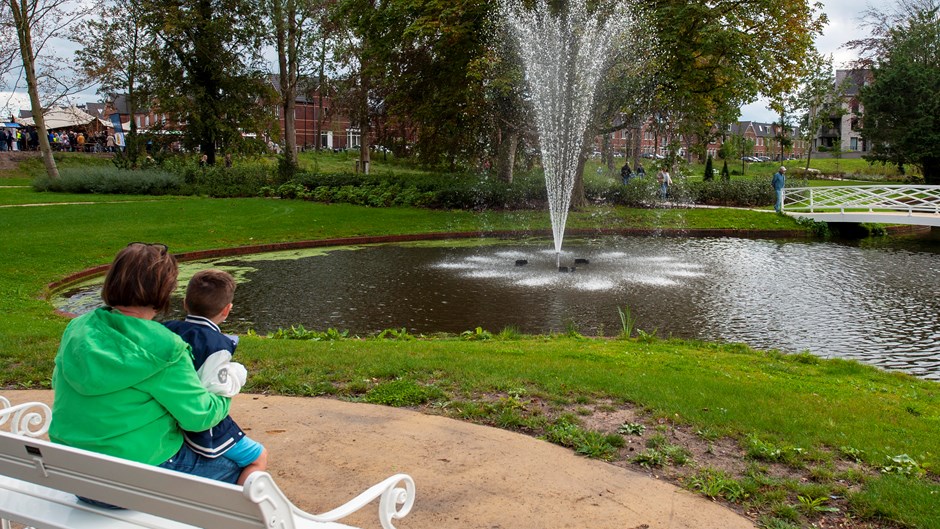 2 Fontein In Engelse Tuin